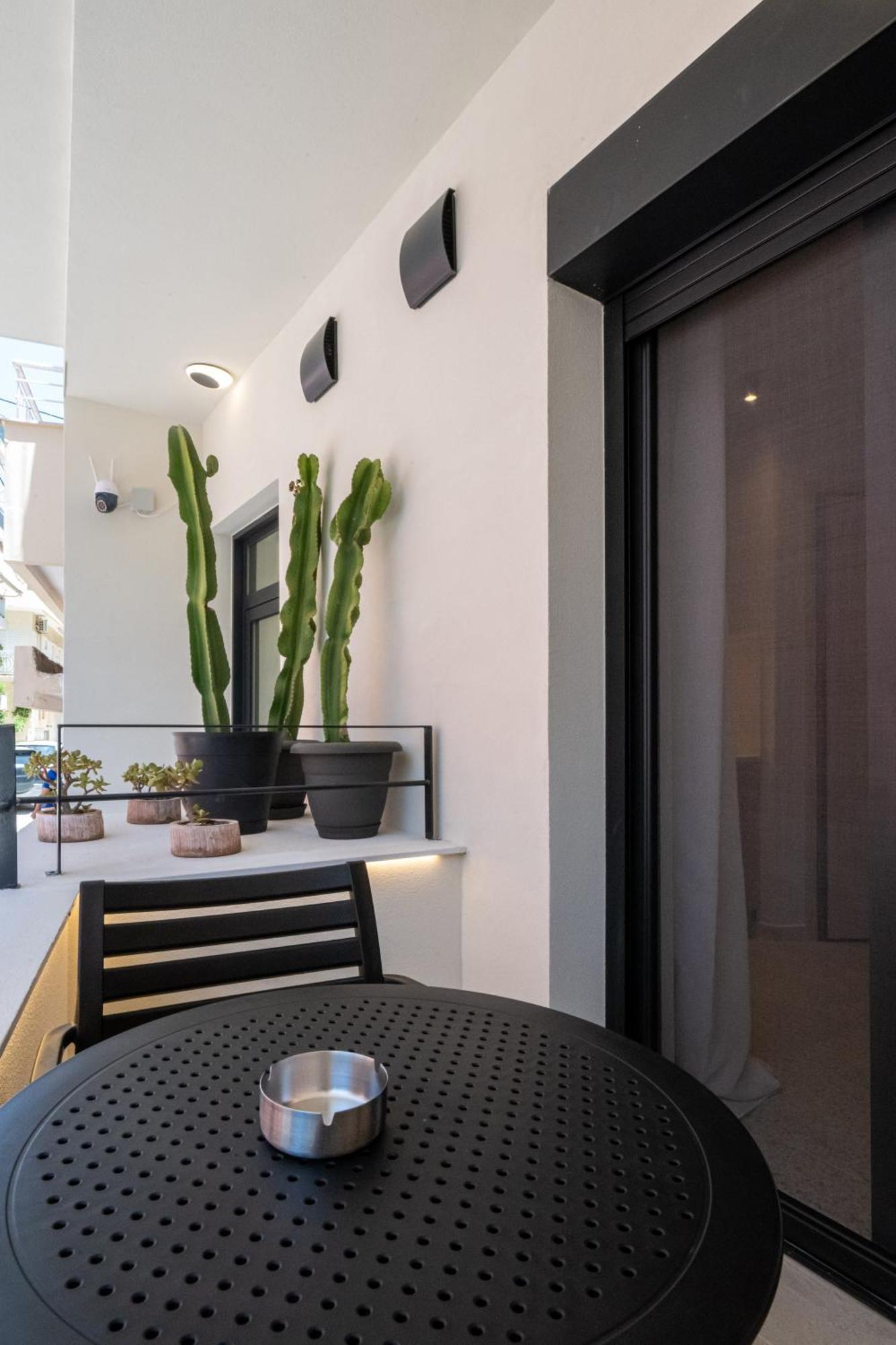 Asklipiou Cube - Kalamata Mediterranean Suites Buitenkant foto