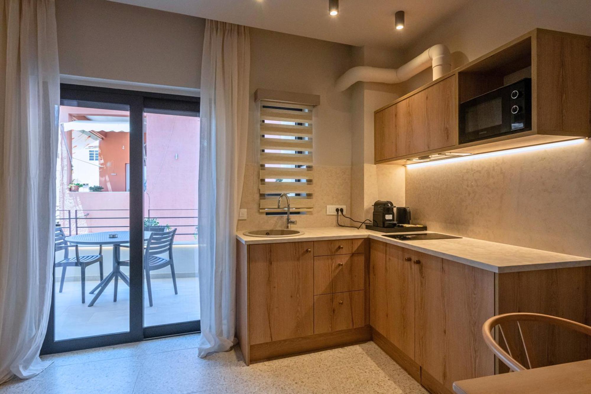 Asklipiou Cube - Kalamata Mediterranean Suites Buitenkant foto